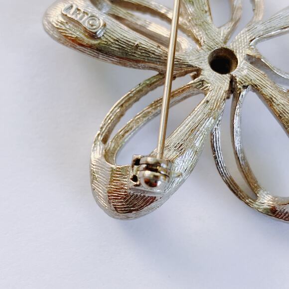 VTG Signed ART Silvertone Brooch, Mid Century Mod Floral Textured Petal Pin - Picture 7 of 9